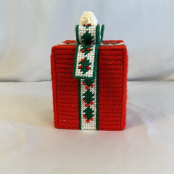Christmas Tissue Box Cover Plastic Kit Completed Christmas Present Holly Bow - Picture 2 of 9